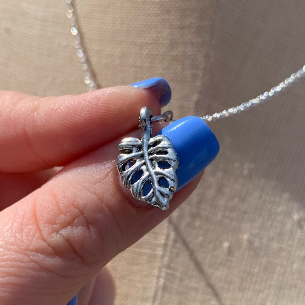 NWT Sterling Silver Plated Chain & Alloy Monstera Plant Leaf Charm Necklace - Picture 3 of 12